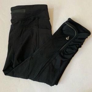 Like new Ivivva crop black leggings size 12.